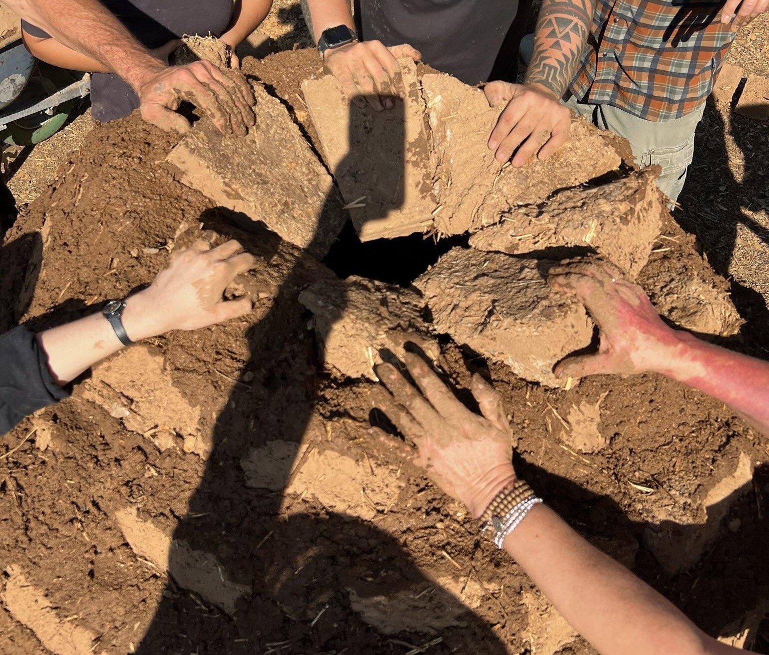 horno building with tribal schoolkids